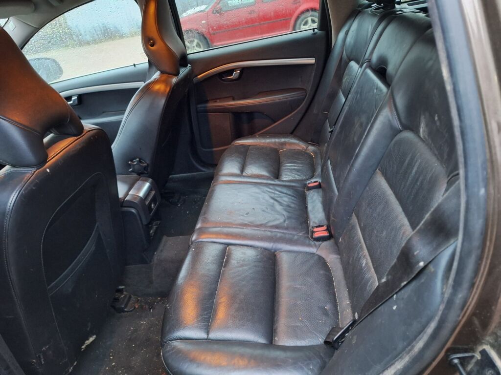 Volvo V70 2012 Ruskea (beige)