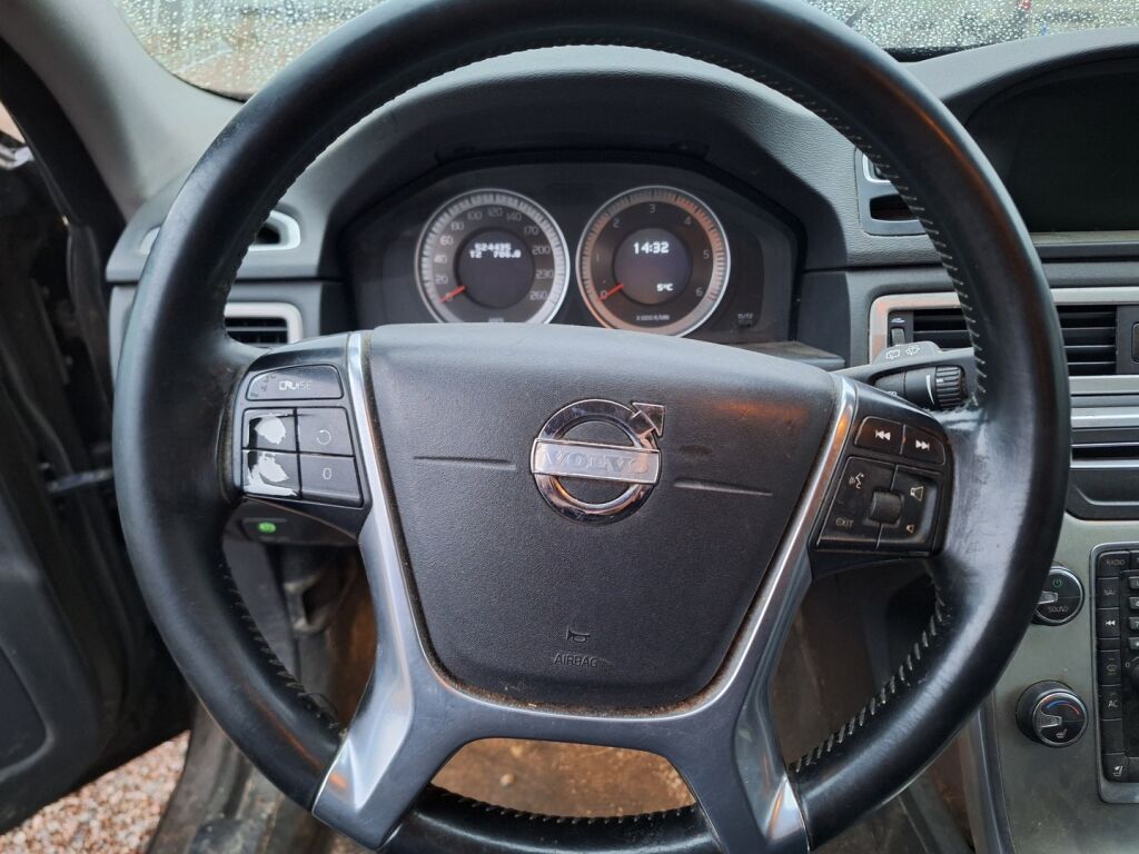 Volvo V70 2012 Ruskea (beige)