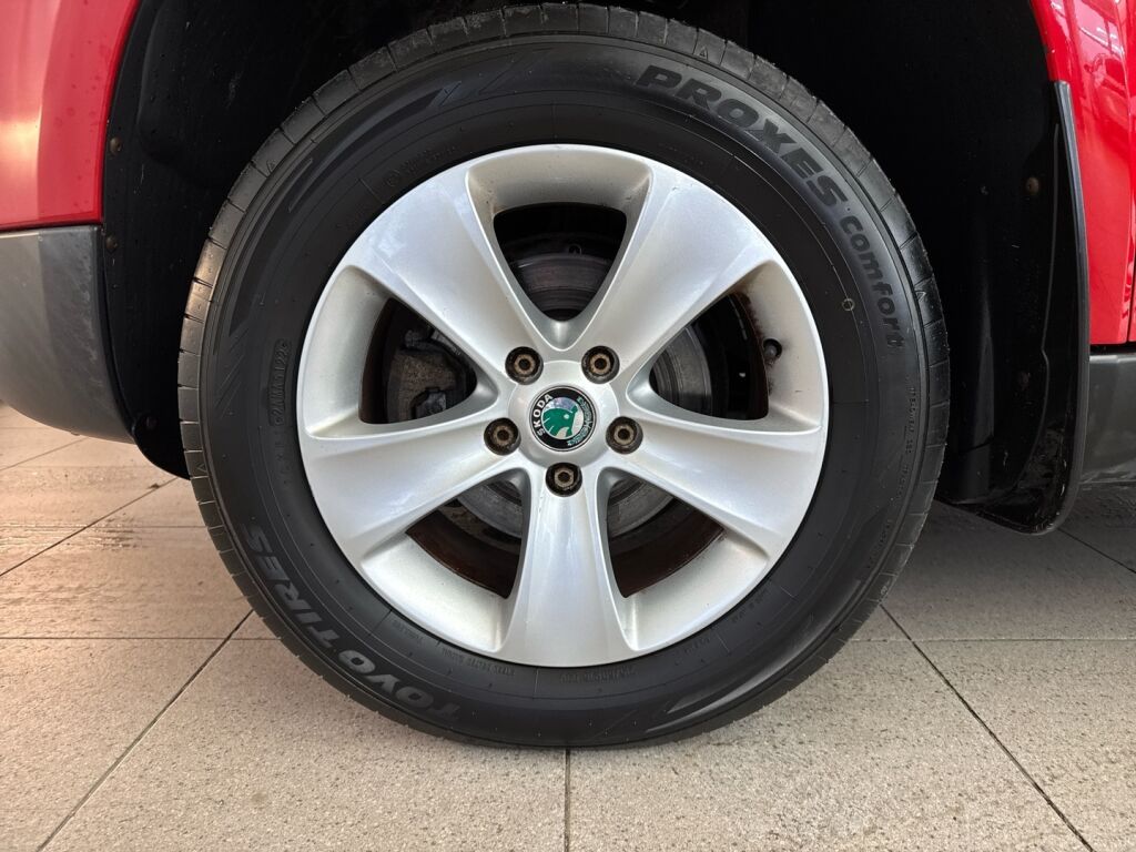 Skoda Yeti 2012 Punainen