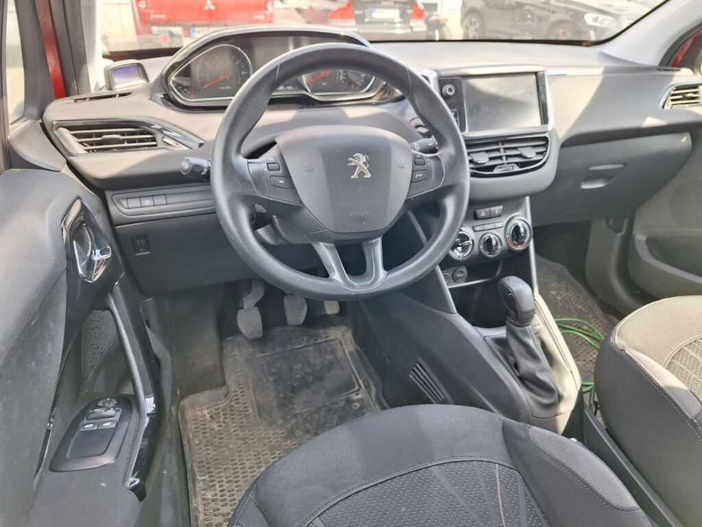 Peugeot 208 2012 Punainen