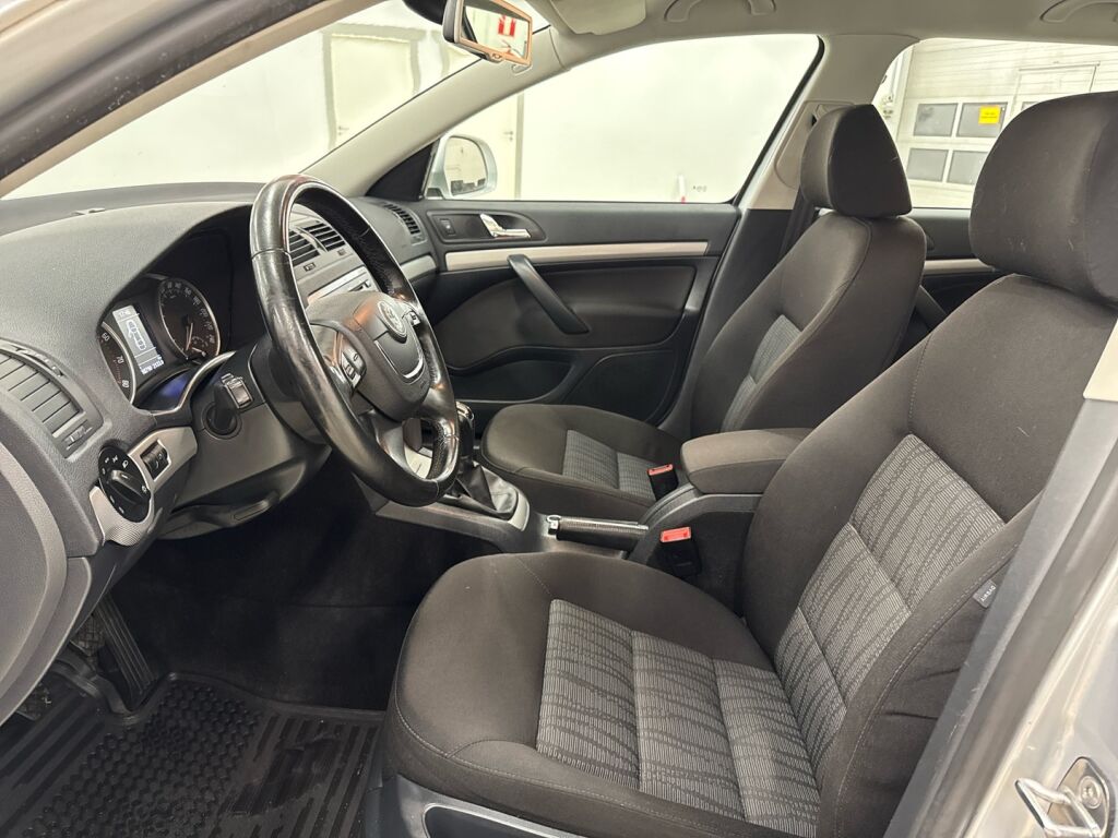 Skoda Octavia 2012 Hopea