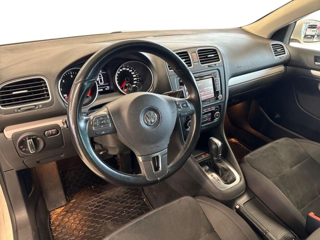 Volkswagen Golf 2012 Valkoinen