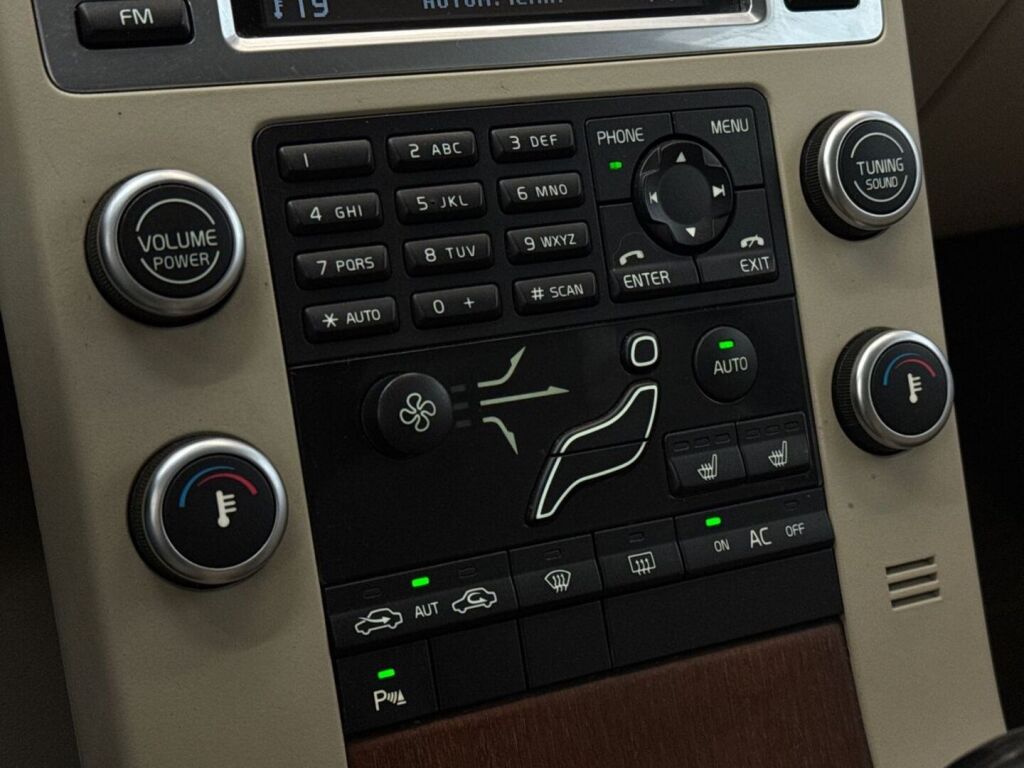 Volvo V70 2009 Harmaa