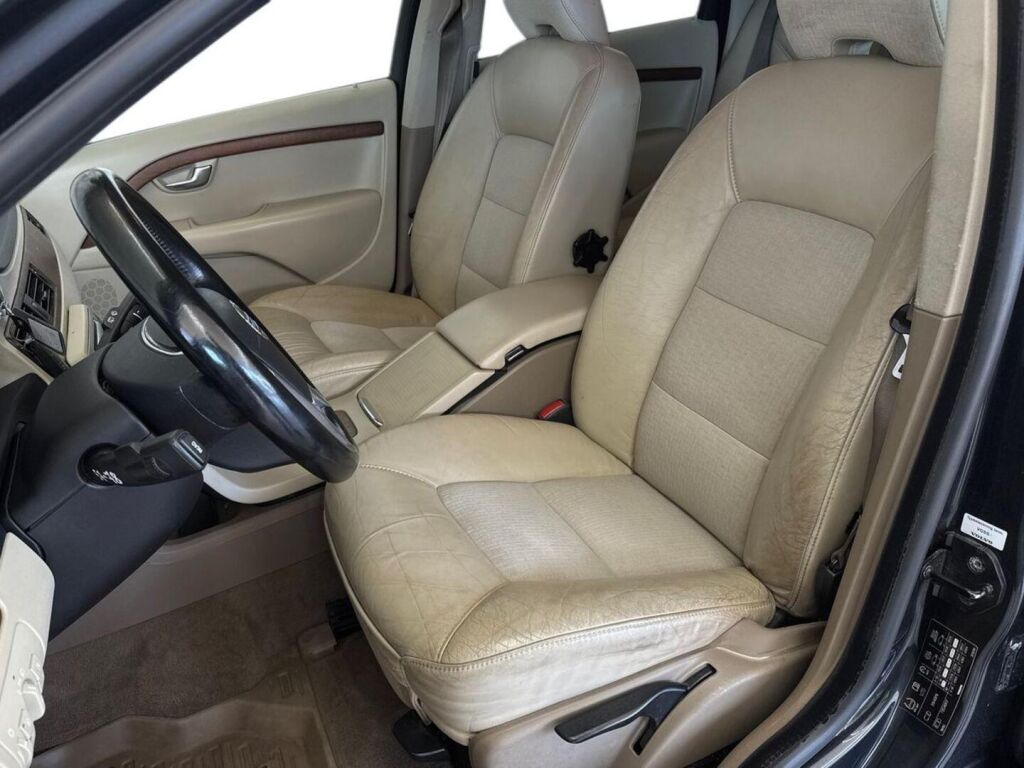 Volvo V70 2009 Harmaa