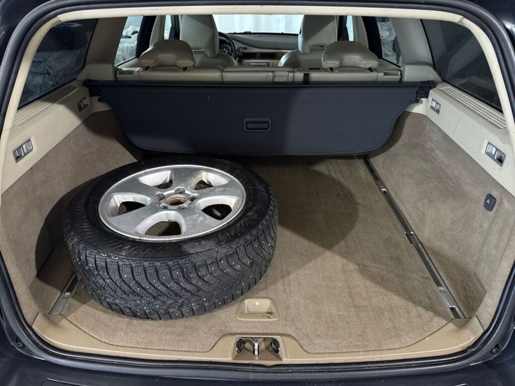 Volvo V70 2009 Harmaa