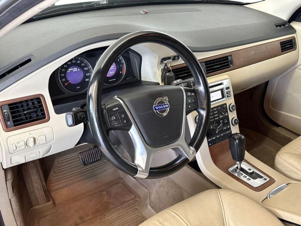 Volvo V70 2009 Harmaa