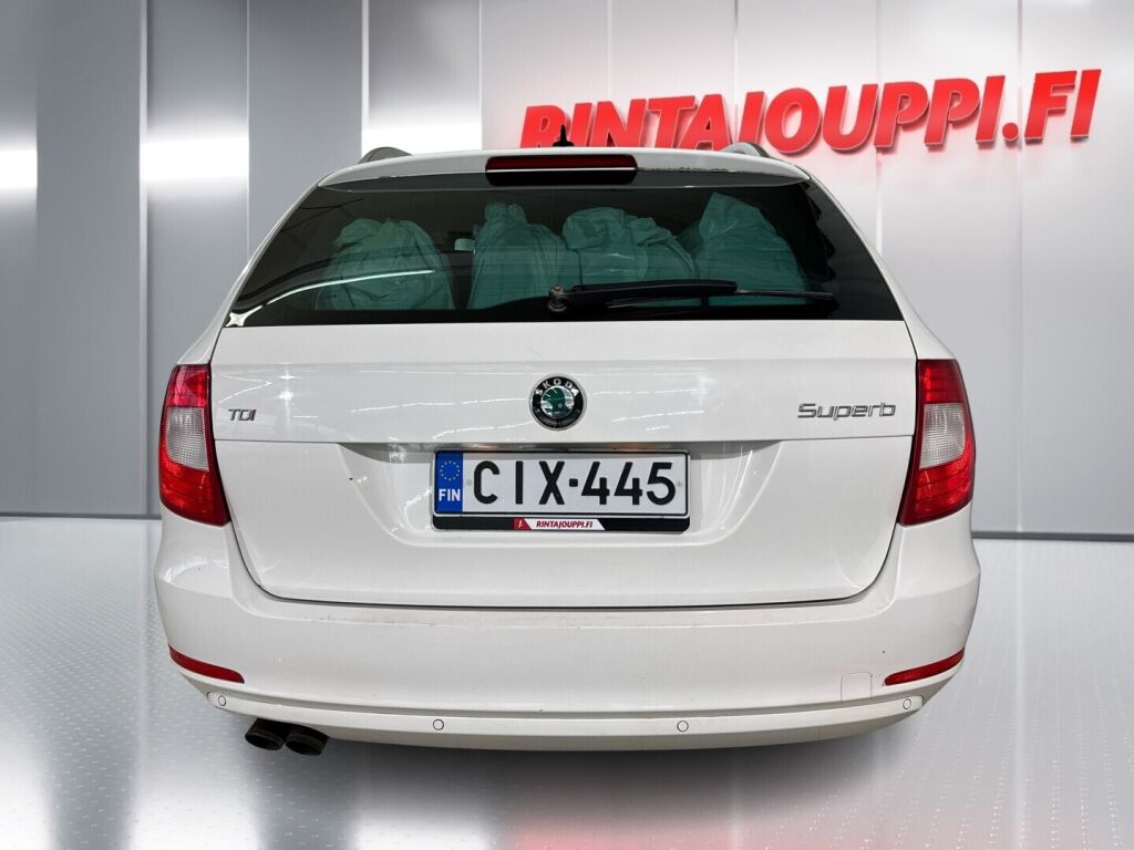 Skoda Superb 2012 Valkoinen