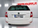 Skoda Superb 2012 Valkoinen