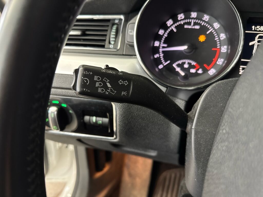 Skoda Superb 2012 Valkoinen