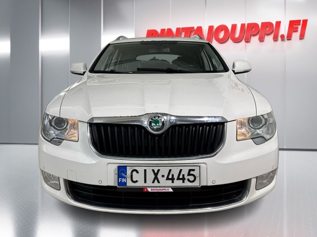 Skoda Superb 2012 Valkoinen