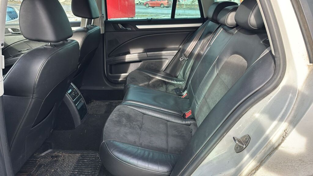 Skoda Superb 2012 Valkoinen