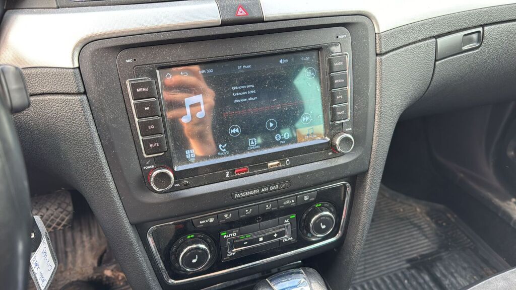 Skoda Superb 2012 Valkoinen