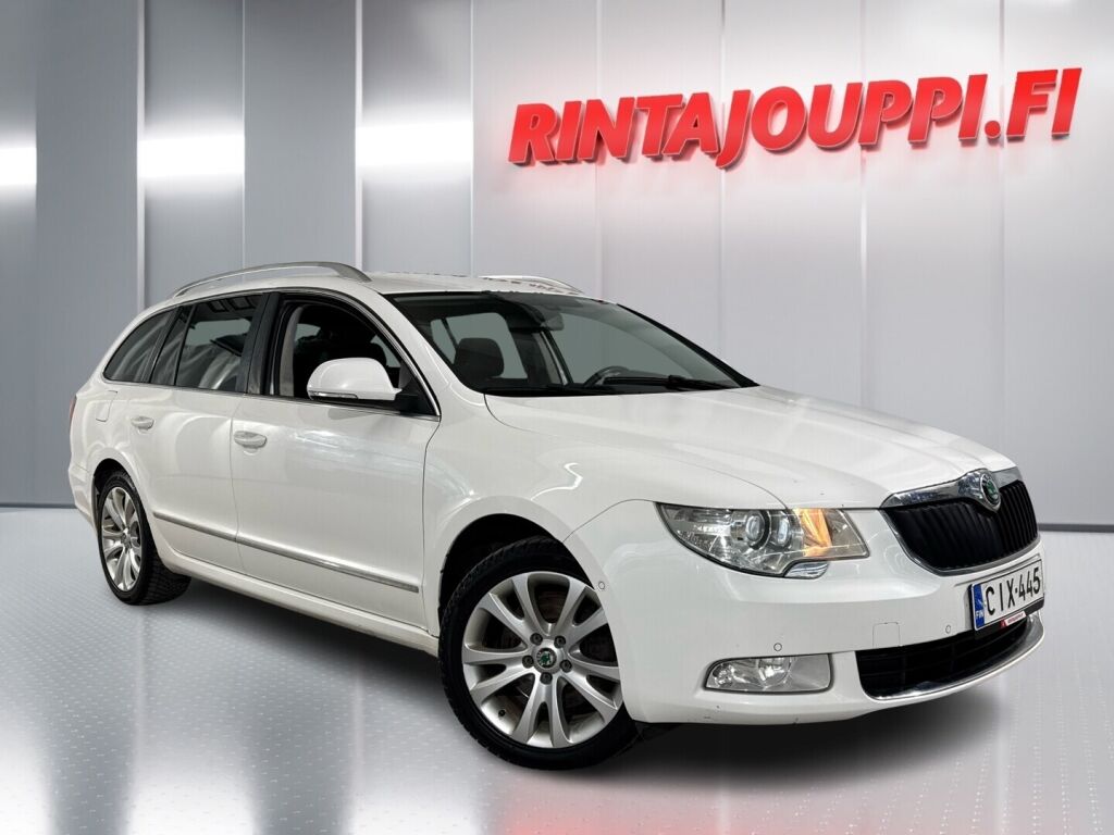 Skoda Superb 2012 Valkoinen