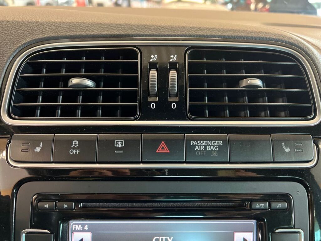 Volkswagen Polo 2012 Musta