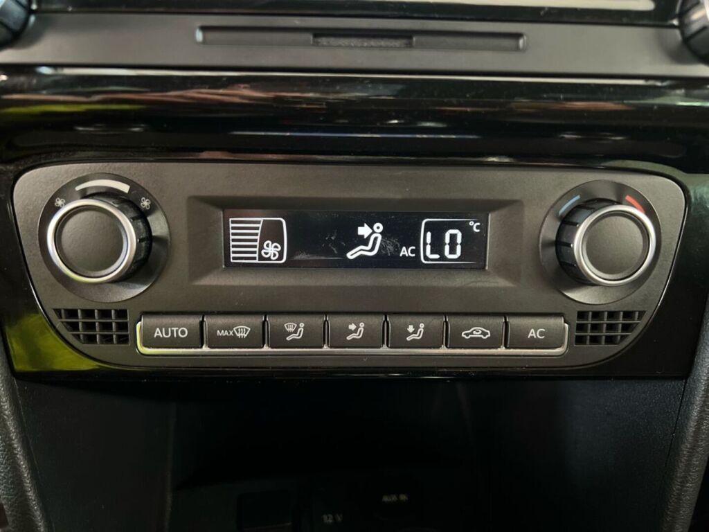 Volkswagen Polo 2012 Musta