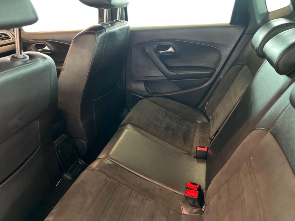 Volkswagen Polo 2012 Musta