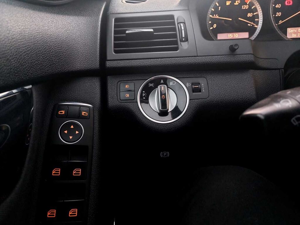 Mercedes-Benz C 2011 Valkoinen