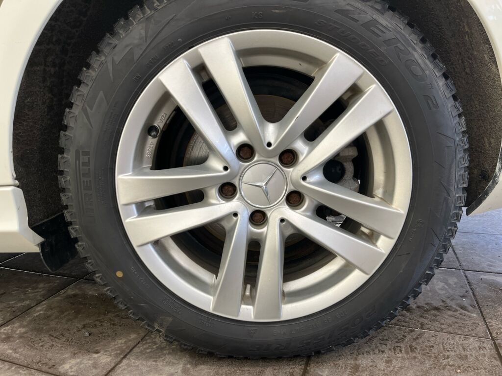 Mercedes-Benz C 2011 Valkoinen