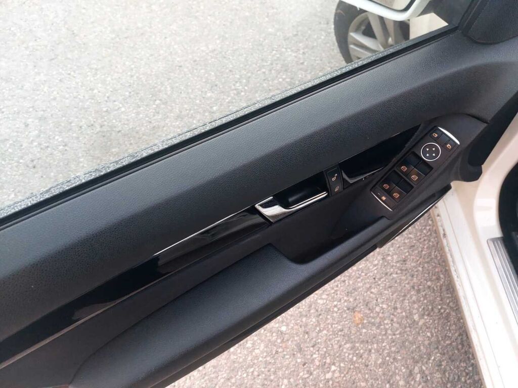 Mercedes-Benz C 2011 Valkoinen