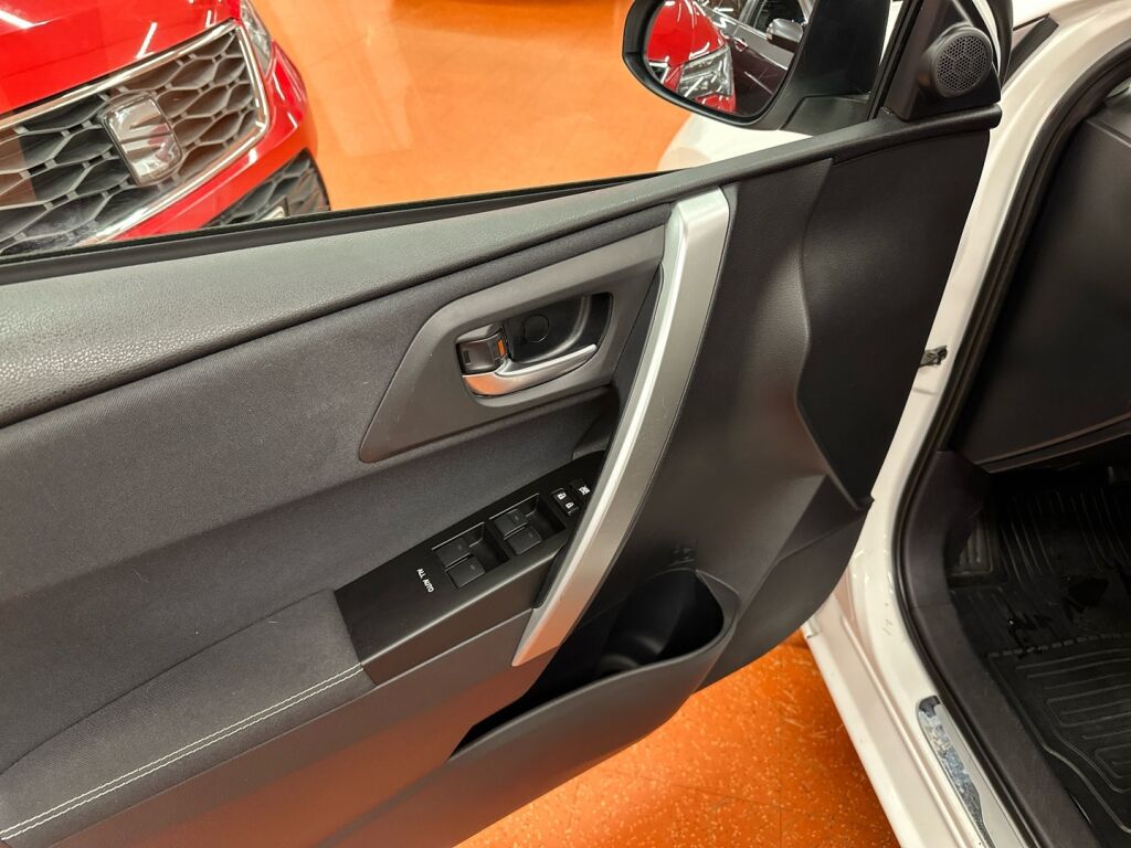 Toyota Auris 2013 Valkoinen