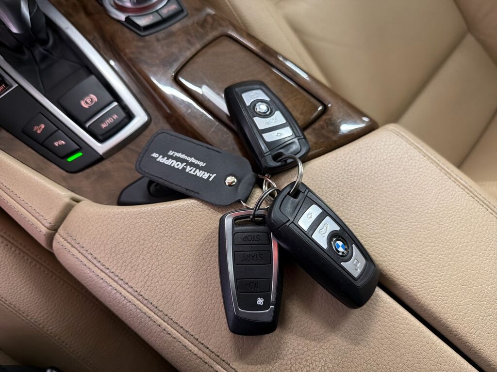 BMW 530 2013 Ruskea (beige)