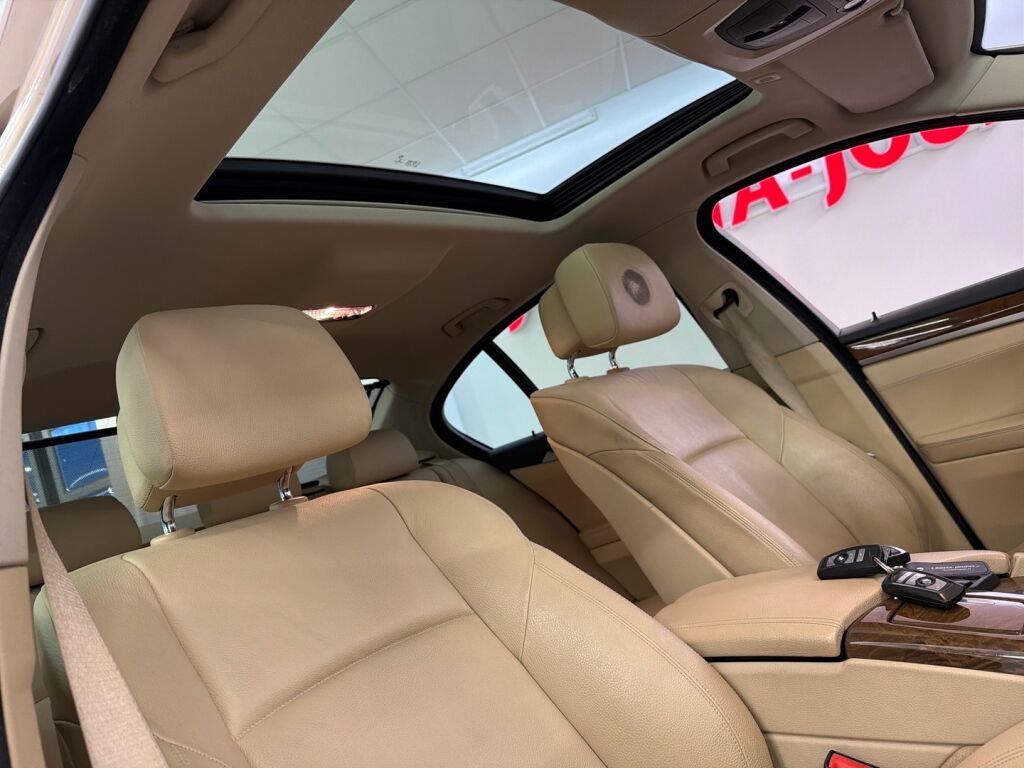 BMW 530 2013 Ruskea (beige)