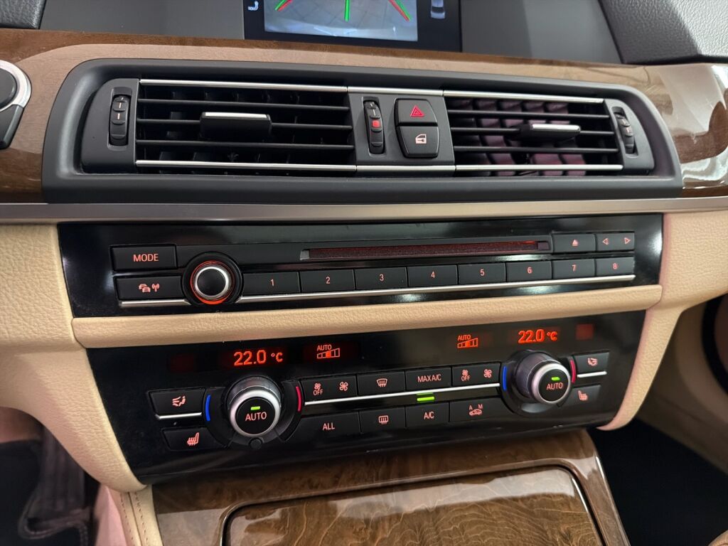 BMW 530 2013 Ruskea (beige)