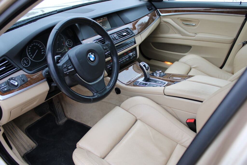 BMW 530 2013 Ruskea (beige)