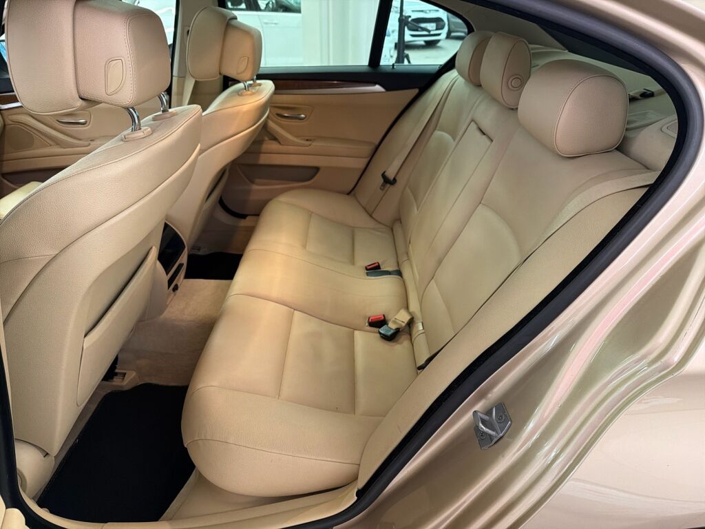 BMW 530 2013 Ruskea (beige)