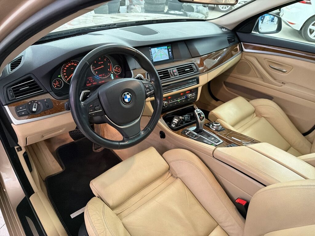 BMW 530 2013 Ruskea (beige)