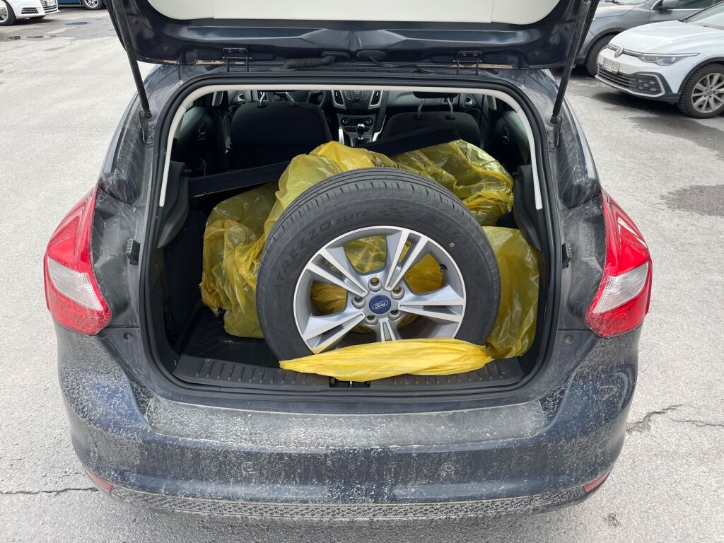 Ford Focus 2013 Harmaa