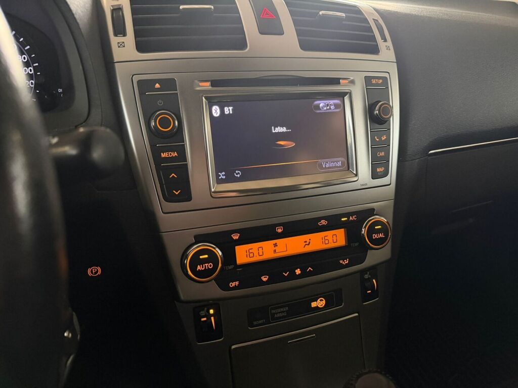 Toyota Avensis 2013 Harmaa