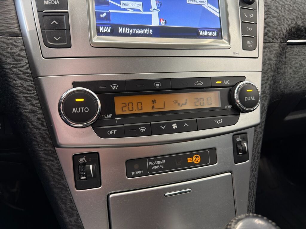 Toyota Avensis 2013 Harmaa