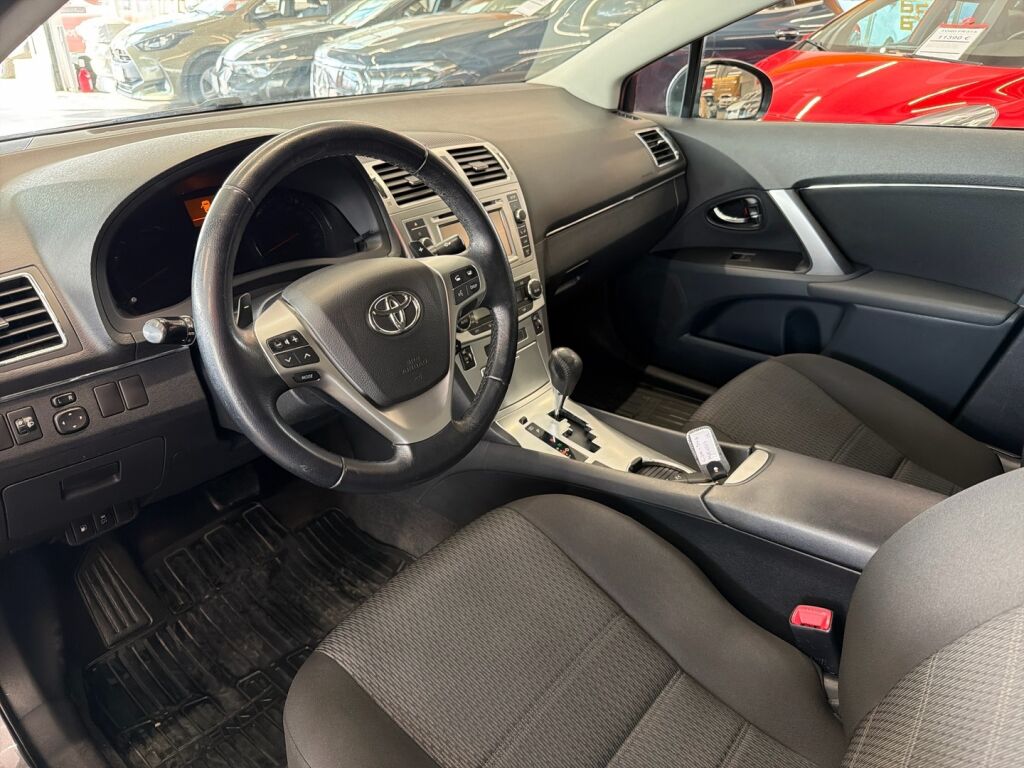 Toyota Avensis 2013 Harmaa