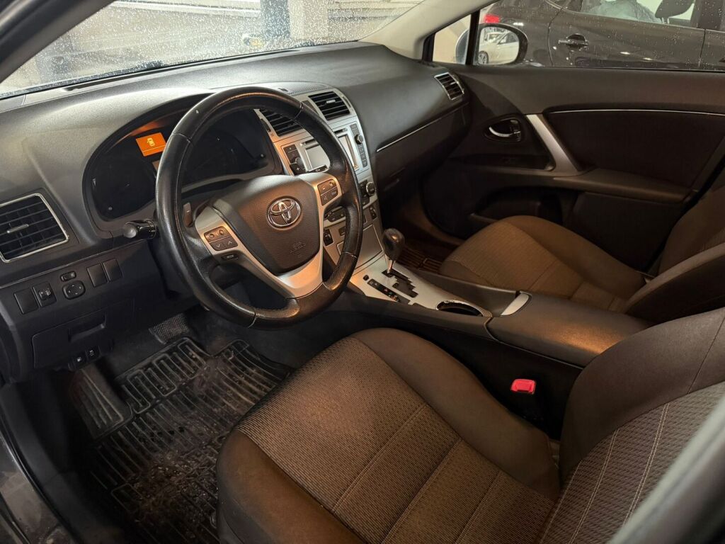 Toyota Avensis 2013 Harmaa