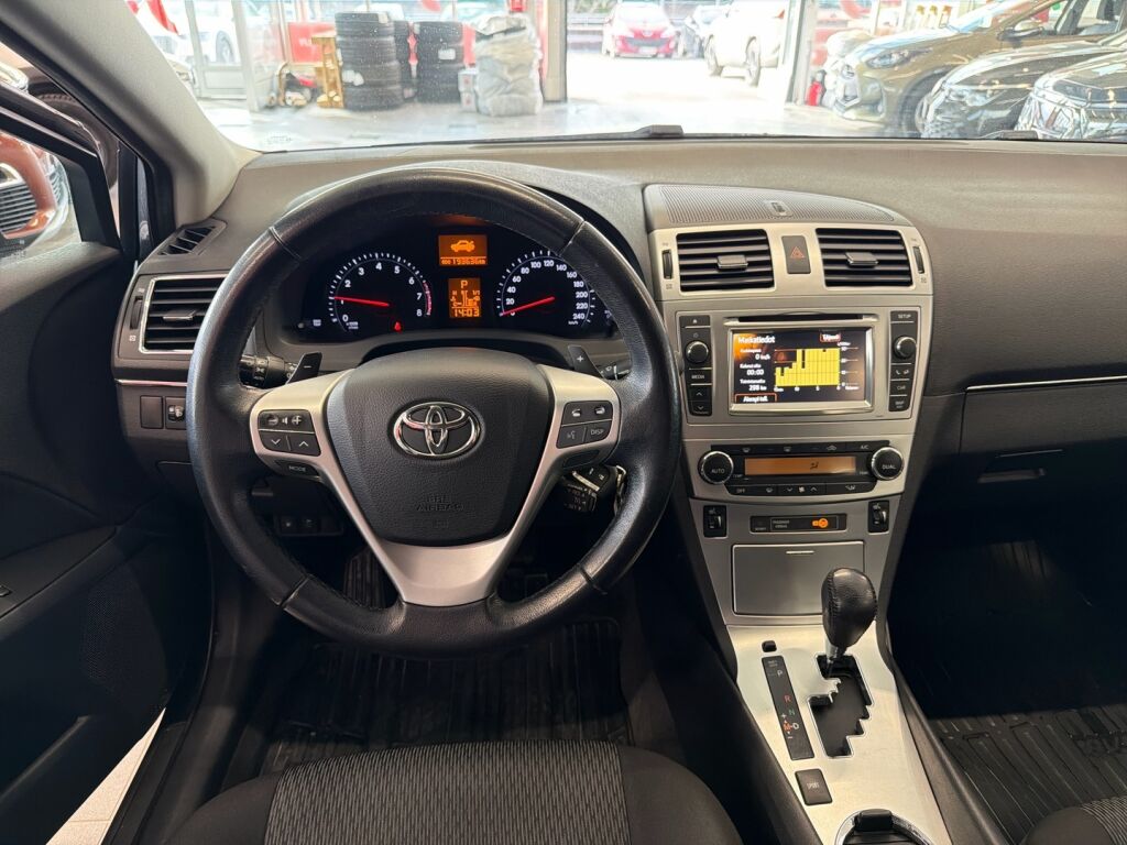 Toyota Avensis 2013 Harmaa