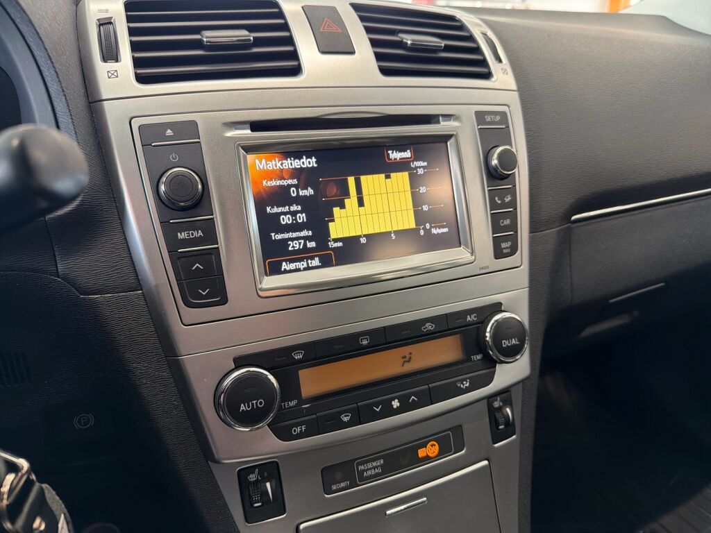 Toyota Avensis 2013 Harmaa