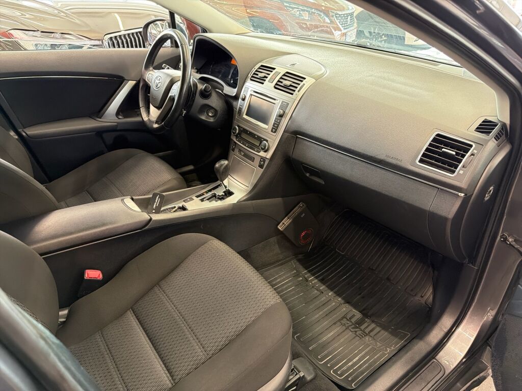 Toyota Avensis 2013 Harmaa
