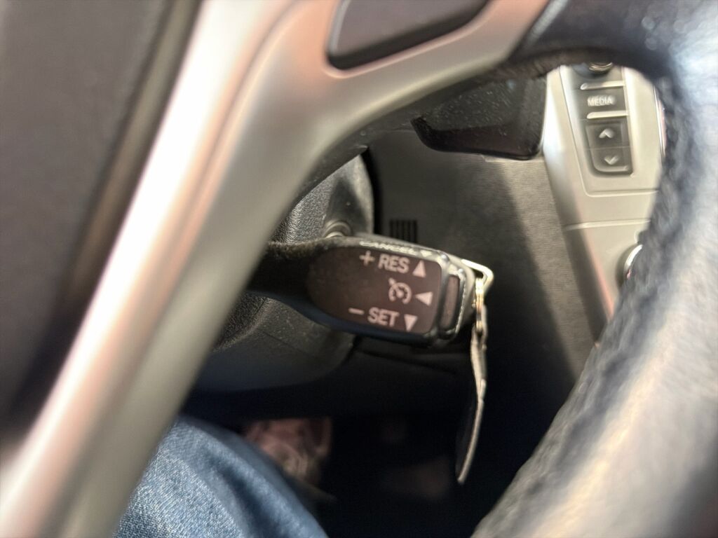 Toyota Avensis 2013 Harmaa