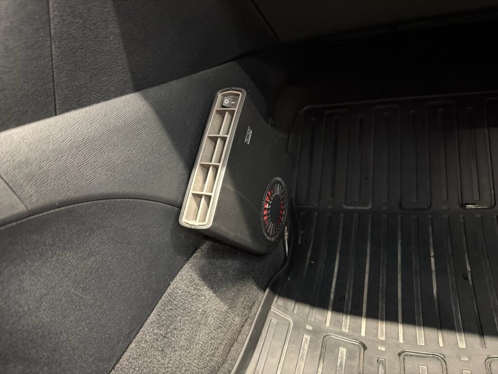 Toyota Avensis 2013 Harmaa