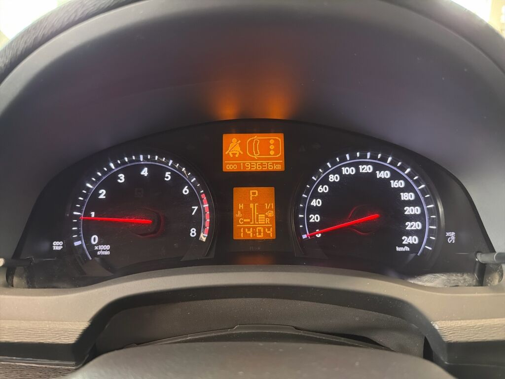 Toyota Avensis 2013 Harmaa