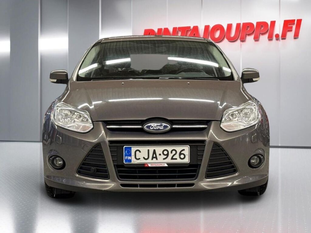 Ford Focus 2013 Ruskea (beige)