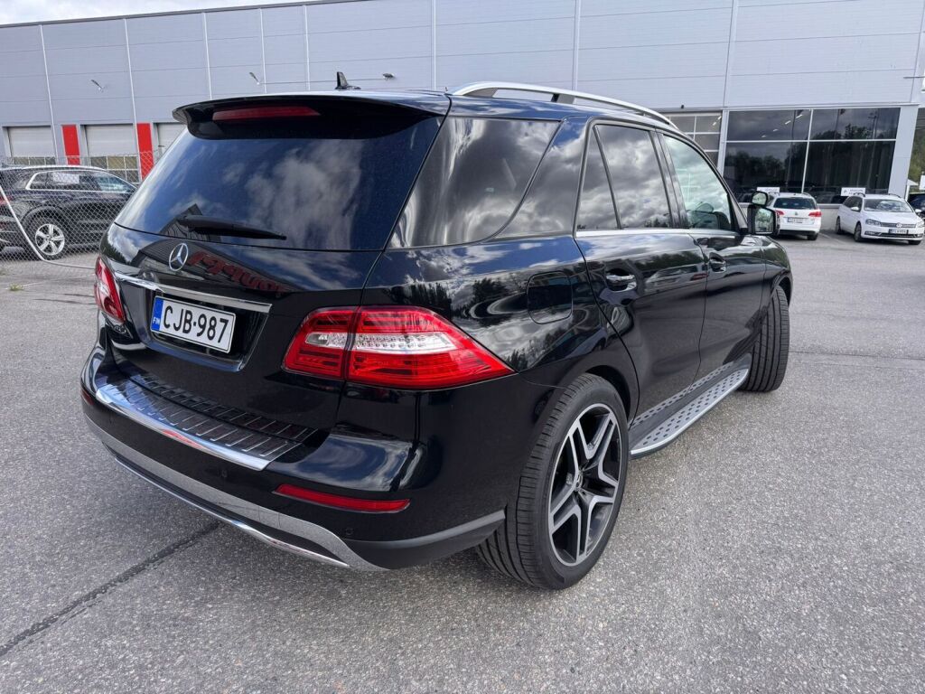 Mercedes-Benz ML 2013 Musta