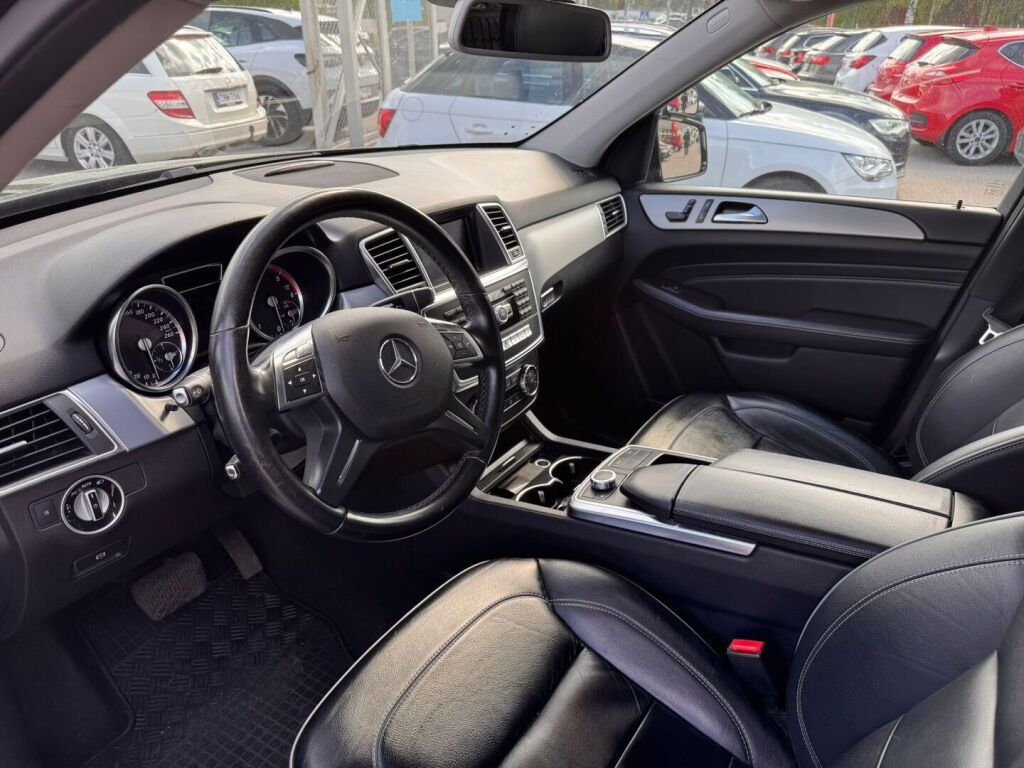 Mercedes-Benz ML 2013 Musta