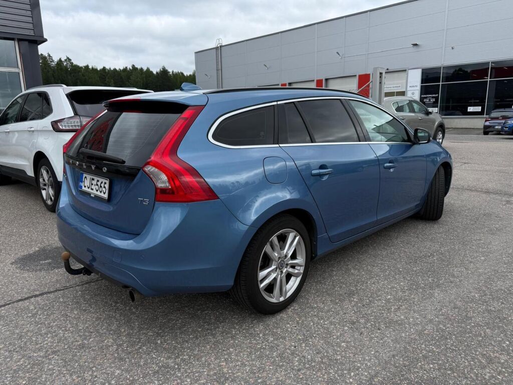 Volvo V60 2013 Sininen