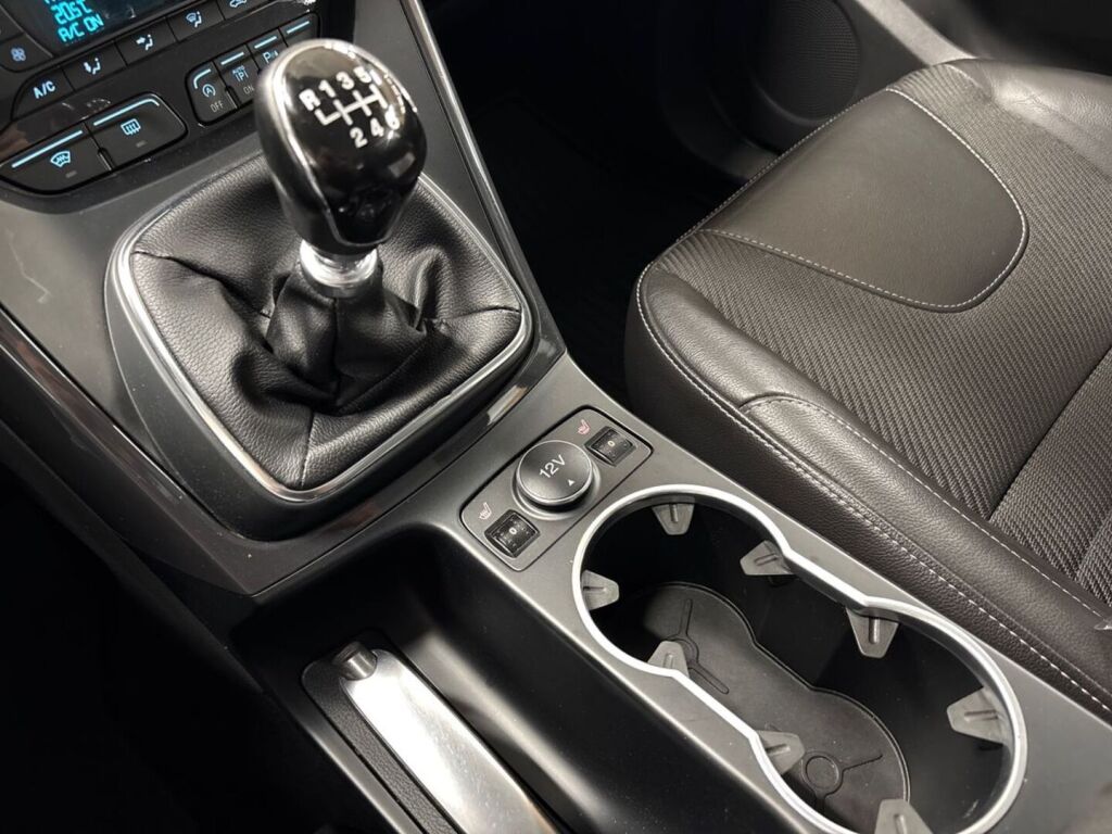 Ford Kuga 2015 Ruskea (beige)