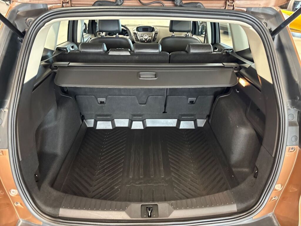 Ford Kuga 2015 Ruskea (beige)