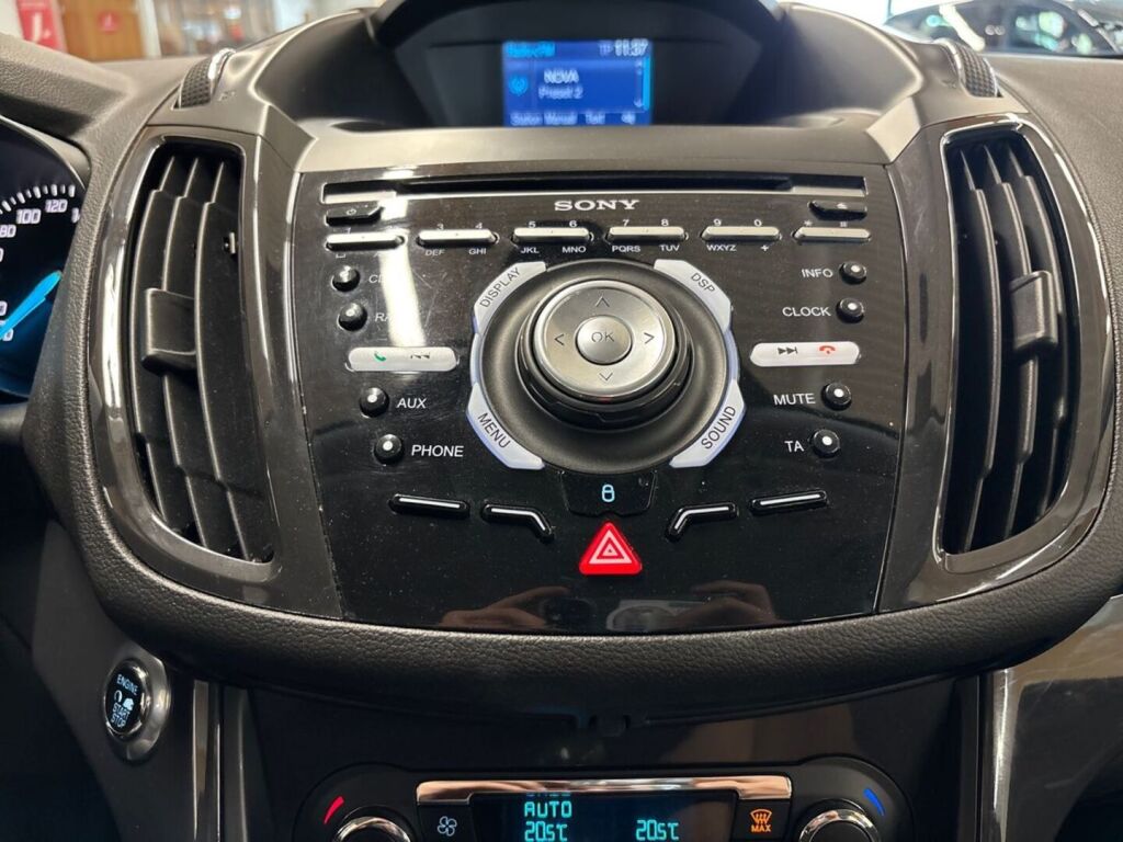 Ford Kuga 2015 Ruskea (beige)