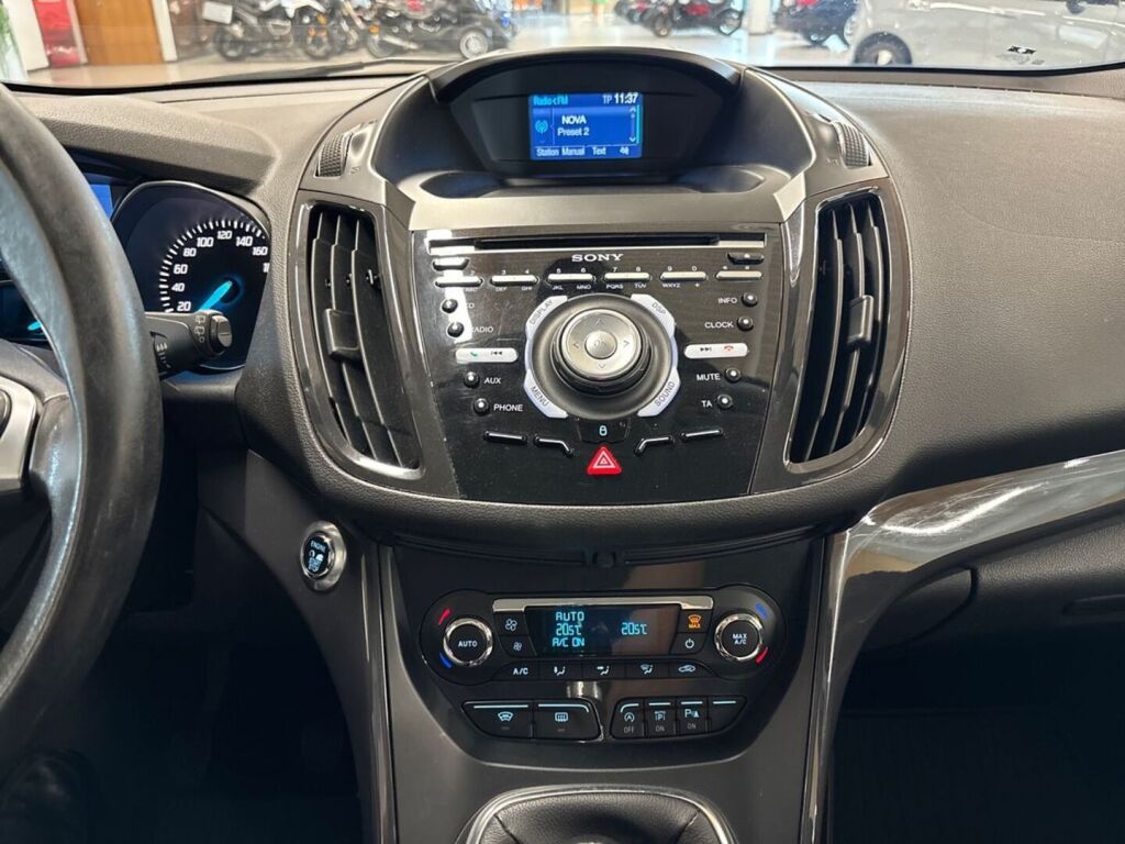 Ford Kuga 2015 Ruskea (beige)