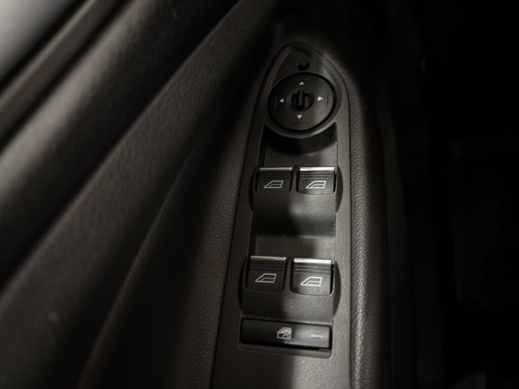 Ford Kuga 2015 Ruskea (beige)